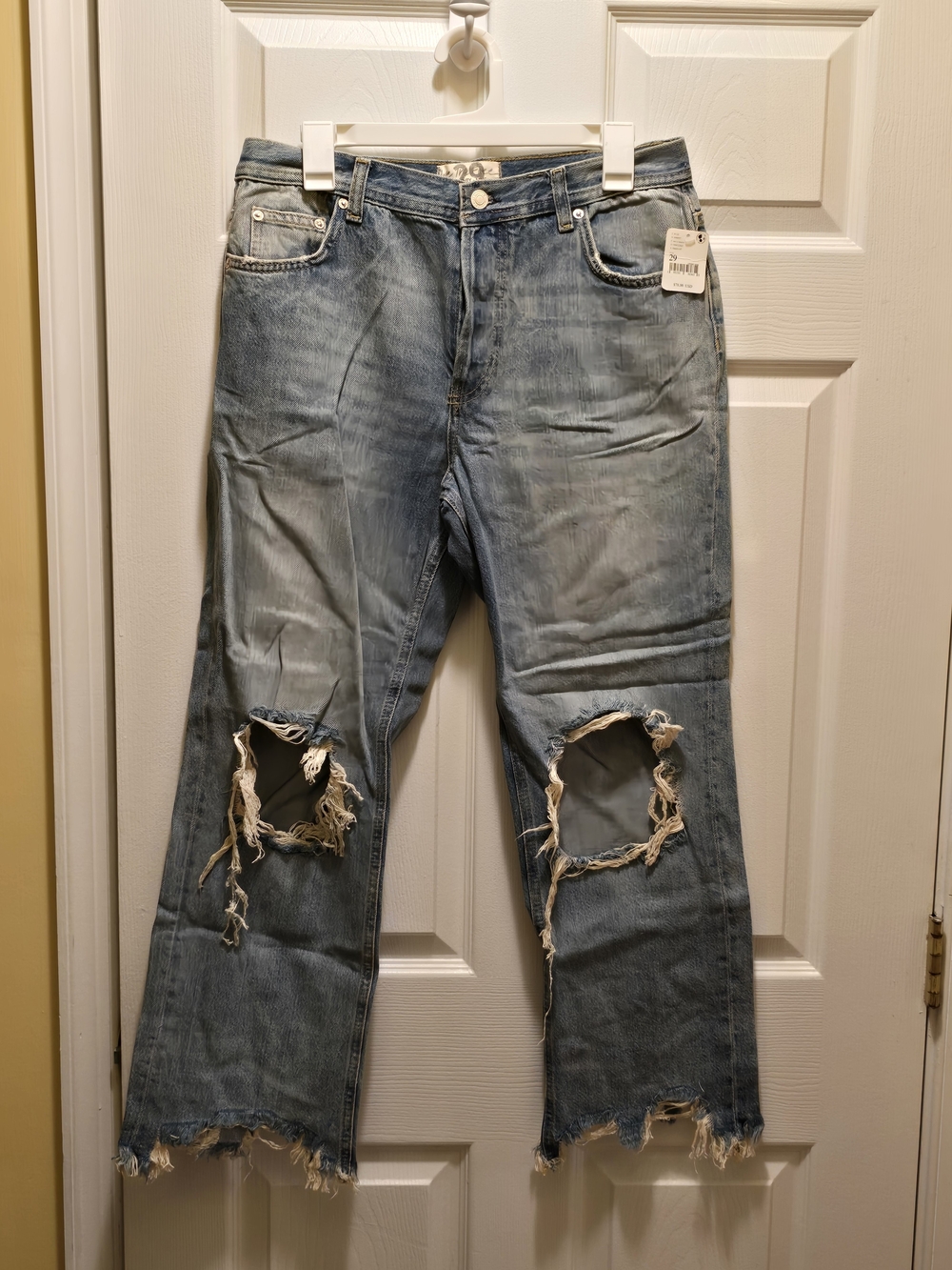 NWT Free People Distressed Light Wash Maggie Jeans - 29"